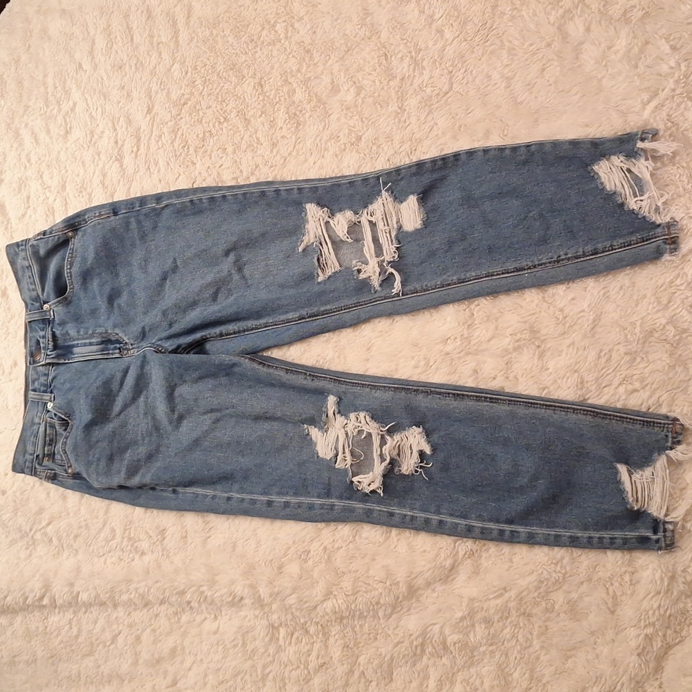 American Eagle Mom Distressed Jean Size 4